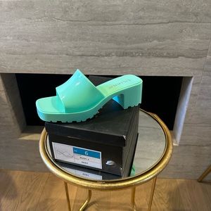 BRAND NEW+ never worn sea foam green chunky heel !